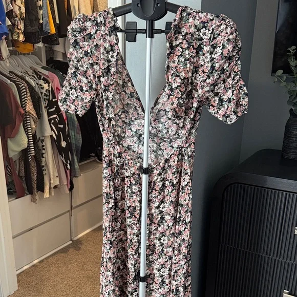 Floral Puff-Sleeve Midi Dress in Pink and Black - Picture 5 of 7